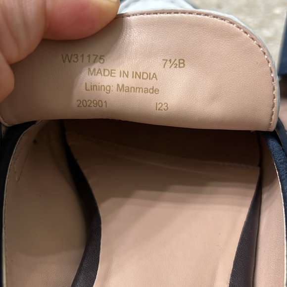 COLE HEEN Stassi Penny Mule
Women's
BLUE NAVY
Heel Height: 1⁄4 in - Picture 7 of 7